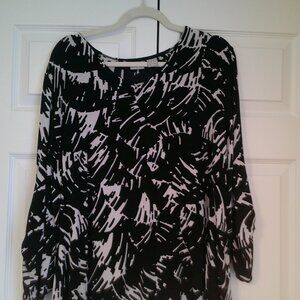 Chicos Travelers V Neck Pullover Size 3 Slinky Knit Black and White